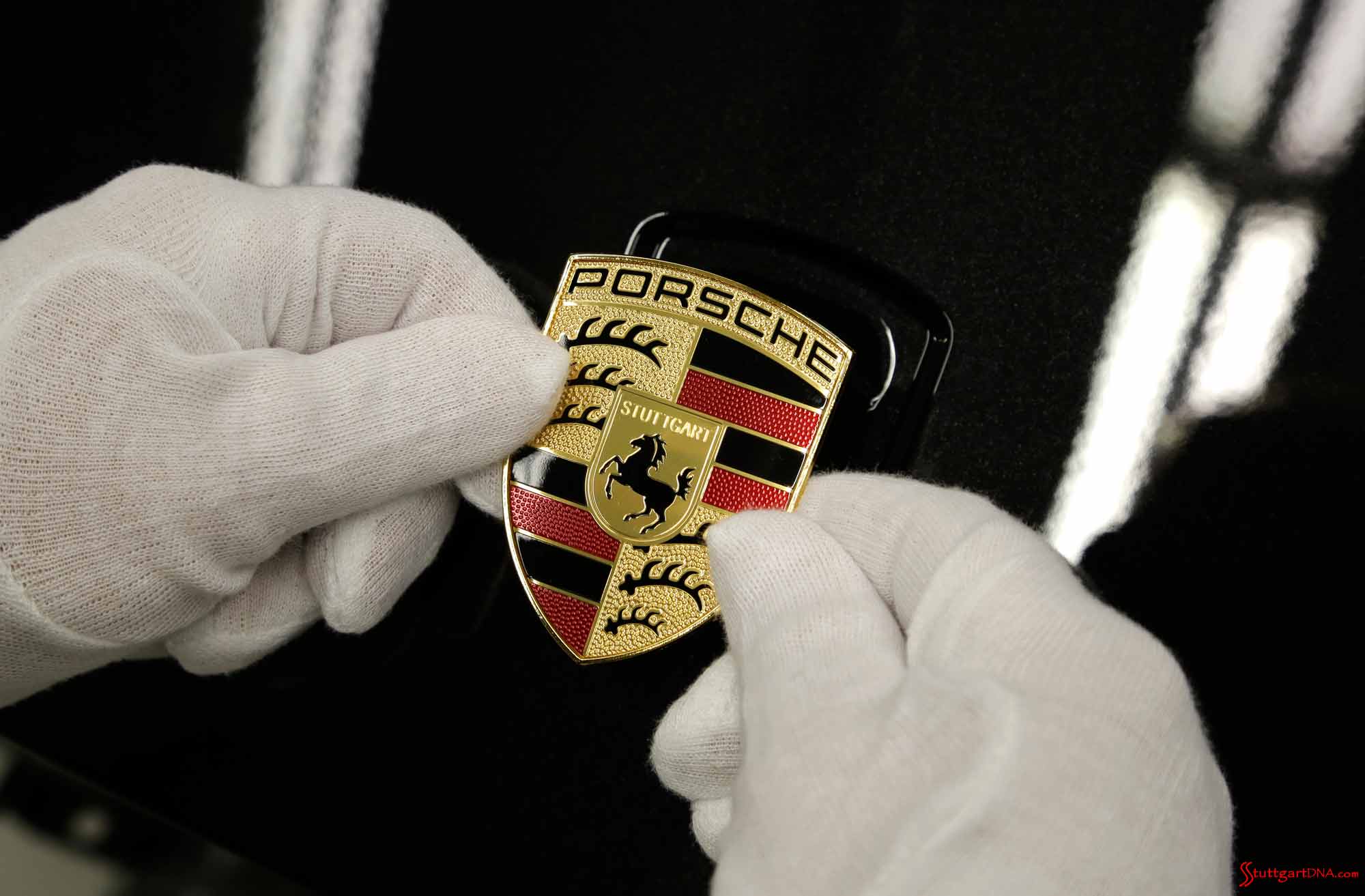 Hans-Peter Porsche rejoins Porsche SE board Hans-Porsche crest. Credit: Porsche AG