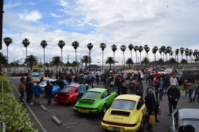 911s seen from behind with palms in bg. Credit: StuttgartDNA Luftgekuhlt unveils AirWater venue - depicted here at Luft San Pedro are 911s seen from behind with palms in b.g. Credit: StuttgartDNA